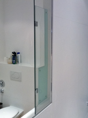 Dusch-Spritzschutz für die Badewanne