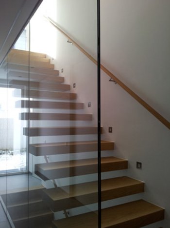 Absturzsicherung für Treppen aus Glas, raumhoch
