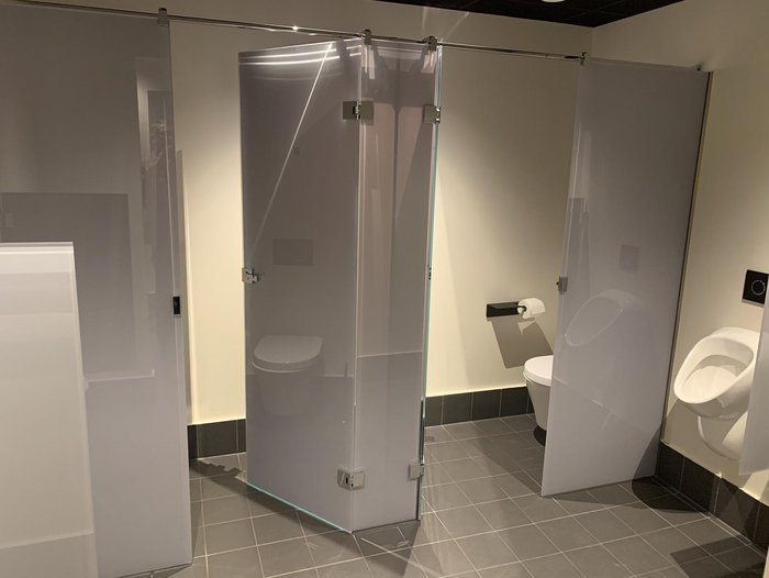 WC-Trennwand aus Glas | Glaserei Wenzel aus München